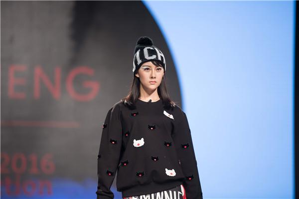 曹曦月秒变超模 T台首秀气场全开