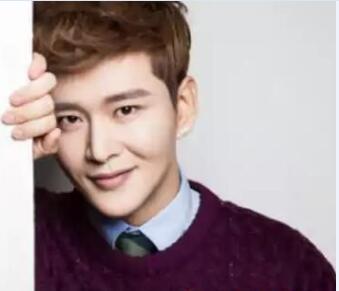 黄明牵手《如懿传》 最帅公公李玉备受关注