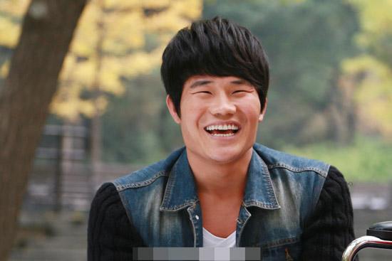 《背着奶奶进城》央一热播 谢孟伟诠释祖孙情