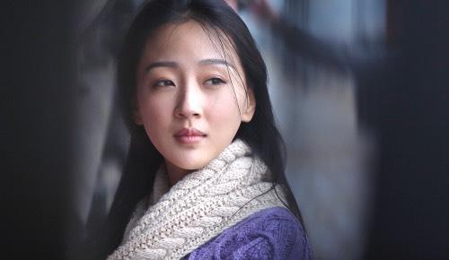 闵春晓加盟《如懿传》 领旨进宫受关注