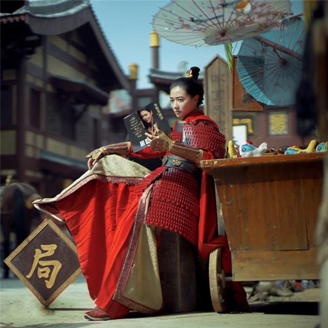 《大唐荣耀》万茜杀青 片场俏皮玩耍超开心