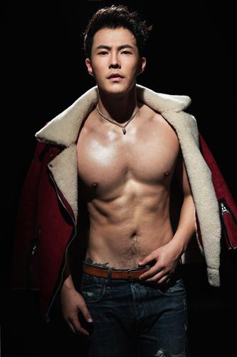 《我星飞扬》厦门开机 张子文打拳耍帅两不误