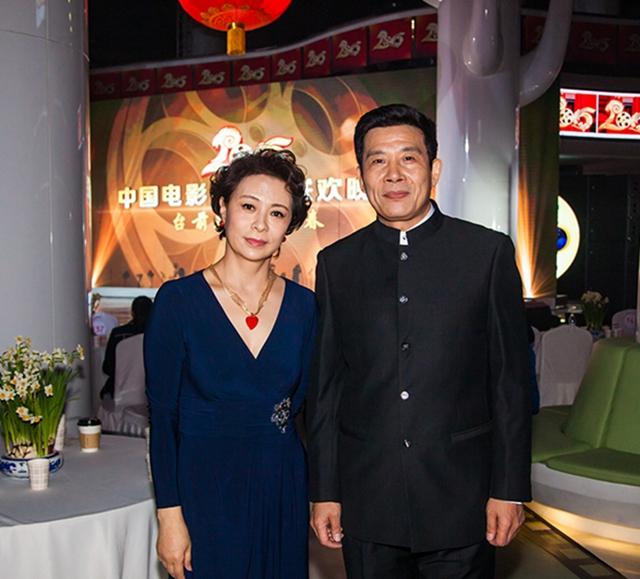 宗平《老漂》首演轻喜剧 把“老妻”刘佳逗笑场