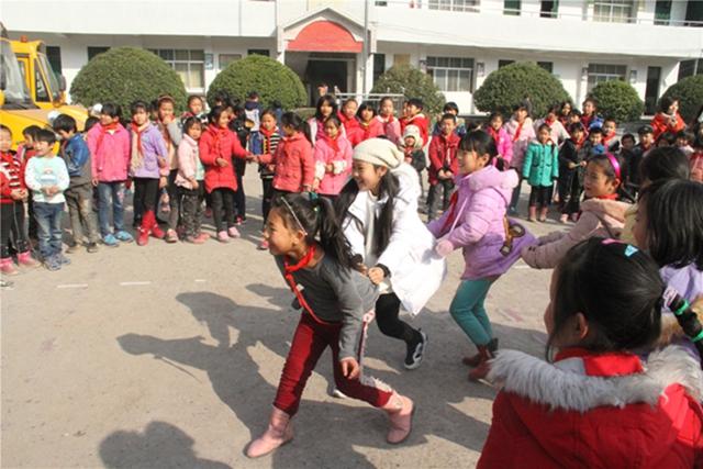 小戏骨《白蛇传》法海带着白素贞山里“修炼”