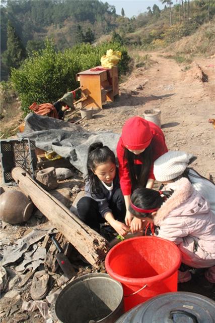 小戏骨《白蛇传》法海带着白素贞山里“修炼”