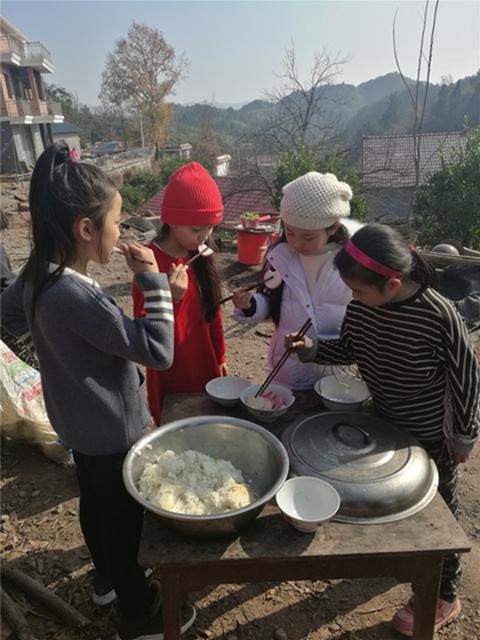 小戏骨《白蛇传》法海带着白素贞山里“修炼”