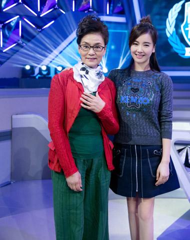 左小青首搭潘虹饰母女 珠联璧合解读家庭真谛