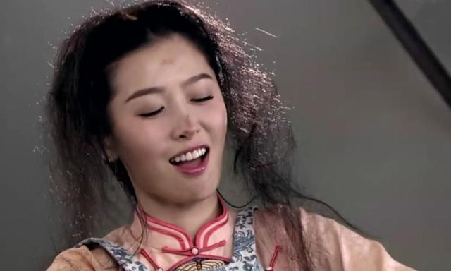 《流氓皇帝》热播 周丽淇“杀人狂”扮相引关注