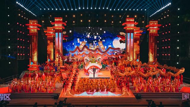 央视元旦晚会“飞龙醒狮” 融合科技与传统