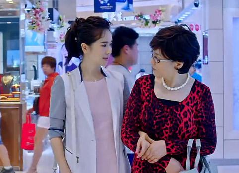 左小青首搭潘虹饰母女 珠联璧合解读家庭真谛