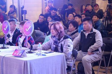 代岳东助阵《妈妈咪呀》，妈妈团泪洒全场！