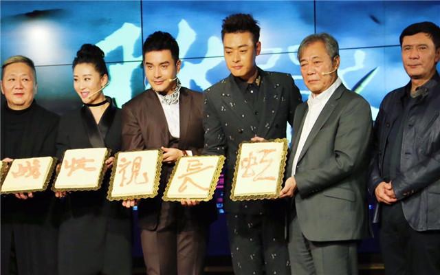 王雅伦《孤战》秀琴技 获赞演技颜值均在线