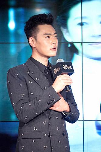 《孤战》发布会  张桐舞步翩迁尽显绅士品格