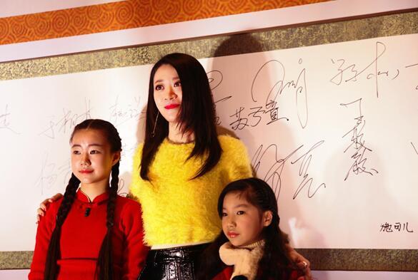 苏子童《风雨老字号》开机 颜值与才情成焦点