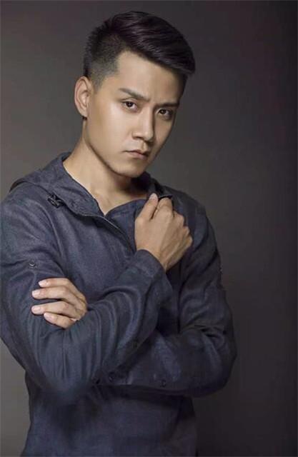 《建军大业》杀青在即 主演刘鹏:差点炸懵了