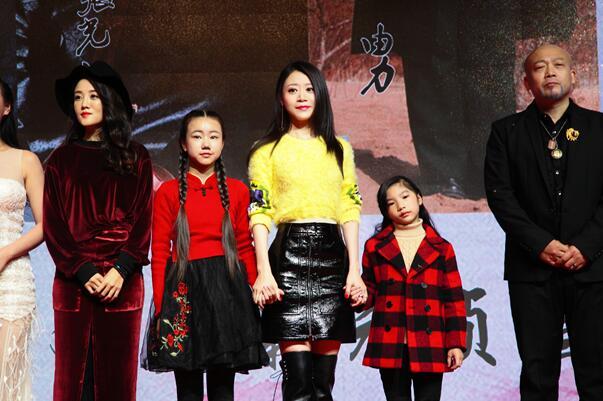 苏子童《风雨老字号》开机 颜值与才情成焦点