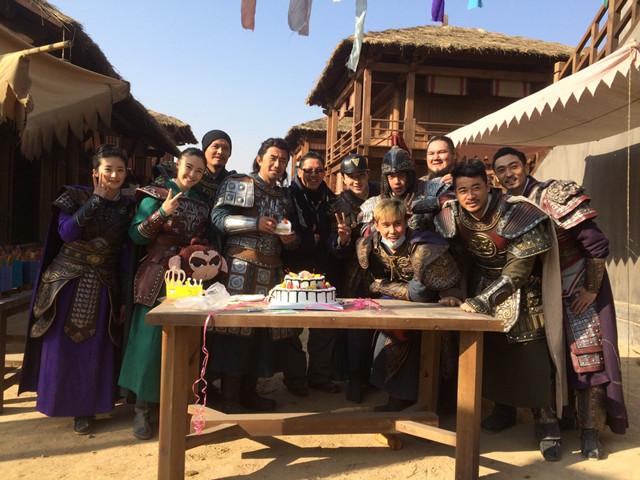 康杰诠释角色大过天 《霍去病》片场庆生