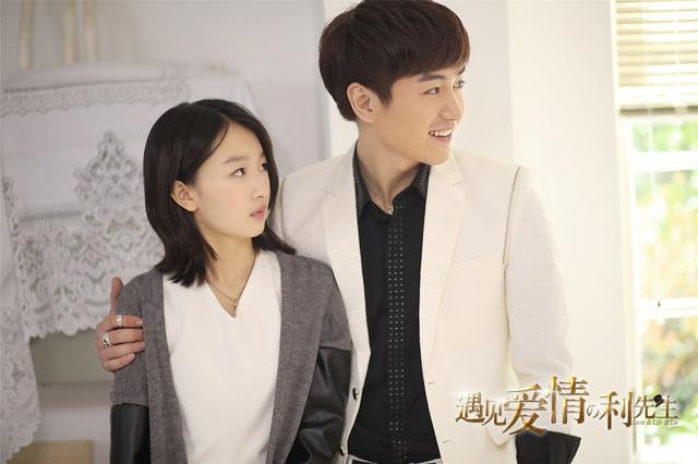 《利先生》首播获赞  陈晓周冬雨欢脱飙戏