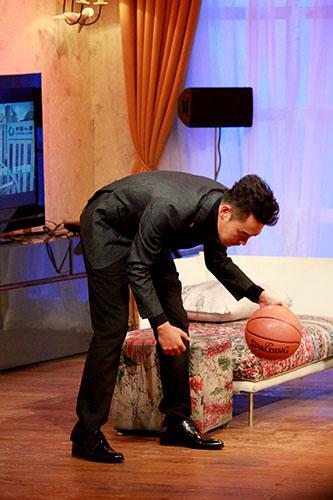 张桐做客《春妮的周末时光》 分享生活感悟