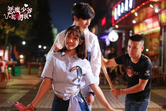 《恶魔少爷别吻我》主题曲《HI 亲》甜宠上线