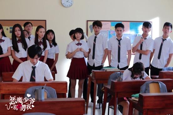 《恶魔少爷别吻我》主题曲《HI 亲》甜宠上线