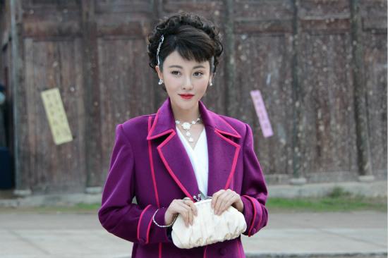 《打土匪》横店热拍 管乐遭遇“米缸惊魂”