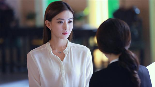 《典当行》曝剧照 演员周知知性干练气质佳