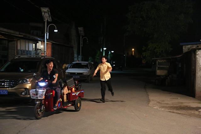 《夜活儿》 众多小鲜肉中的“一朵大叔”