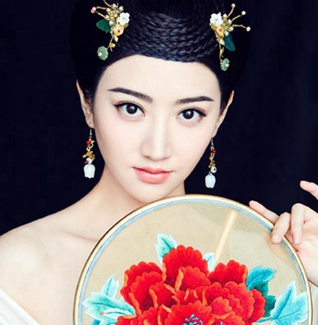 景甜自曝将在35岁前成婚生子 称自己很适合做妈