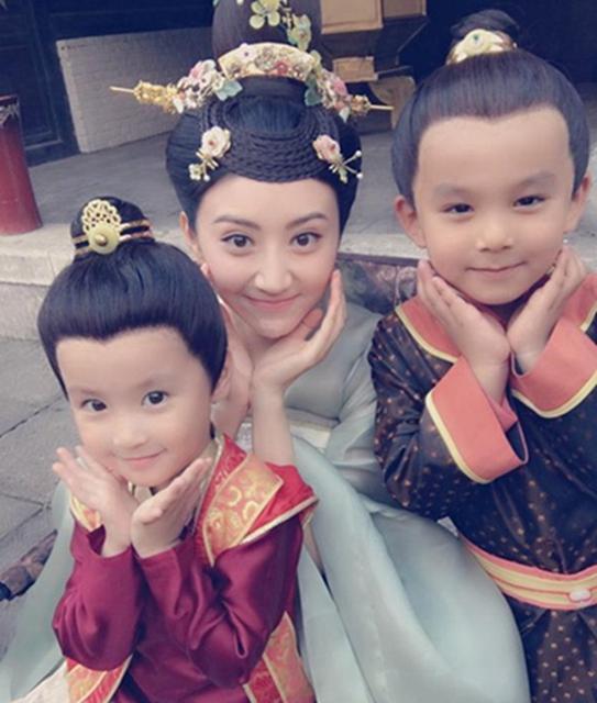 景甜自曝将在35岁前成婚生子 称自己很适合做妈