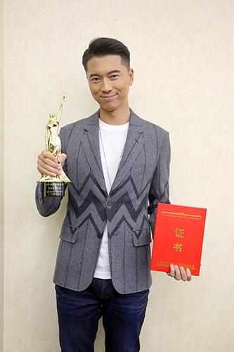 准爸爸王雷双喜临门 蝉联十佳电视剧演员荣誉