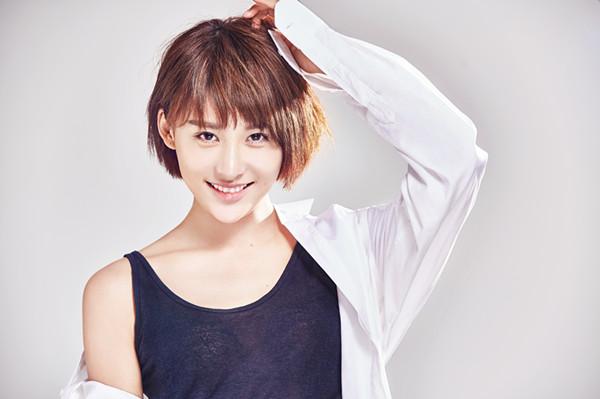 贾青《维和步兵营》化身军中绿花 致敬战地青春