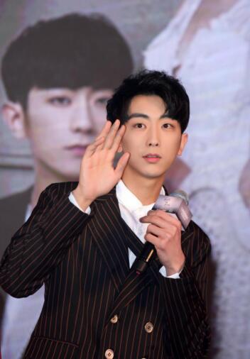 演员王旭东亮相《我与你的光年距离》发布会