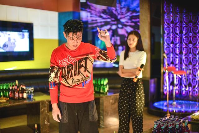 《火线出击》亮点多 赵荀不撕“富二代”标签