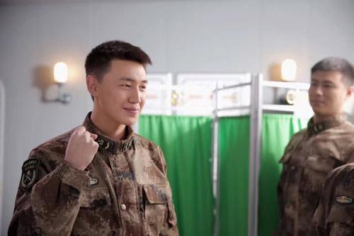 张野《军人使命》杀青 帅气鲜肉演绎全能特种兵