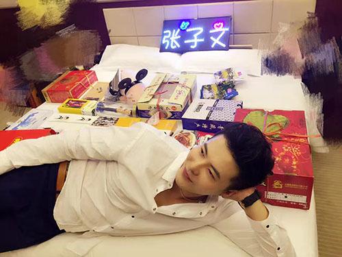 张子文《我星飞扬》获粉丝探班  被赞片场劳模