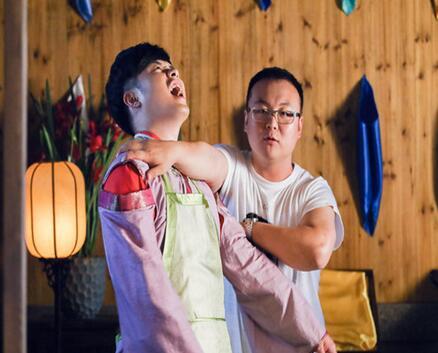 《周末父母》导演王为：幽默方式呈现社会问题