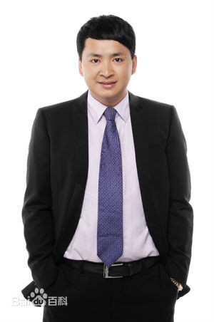 居然扮演者