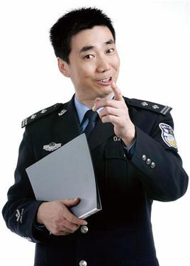 梁父扮演者