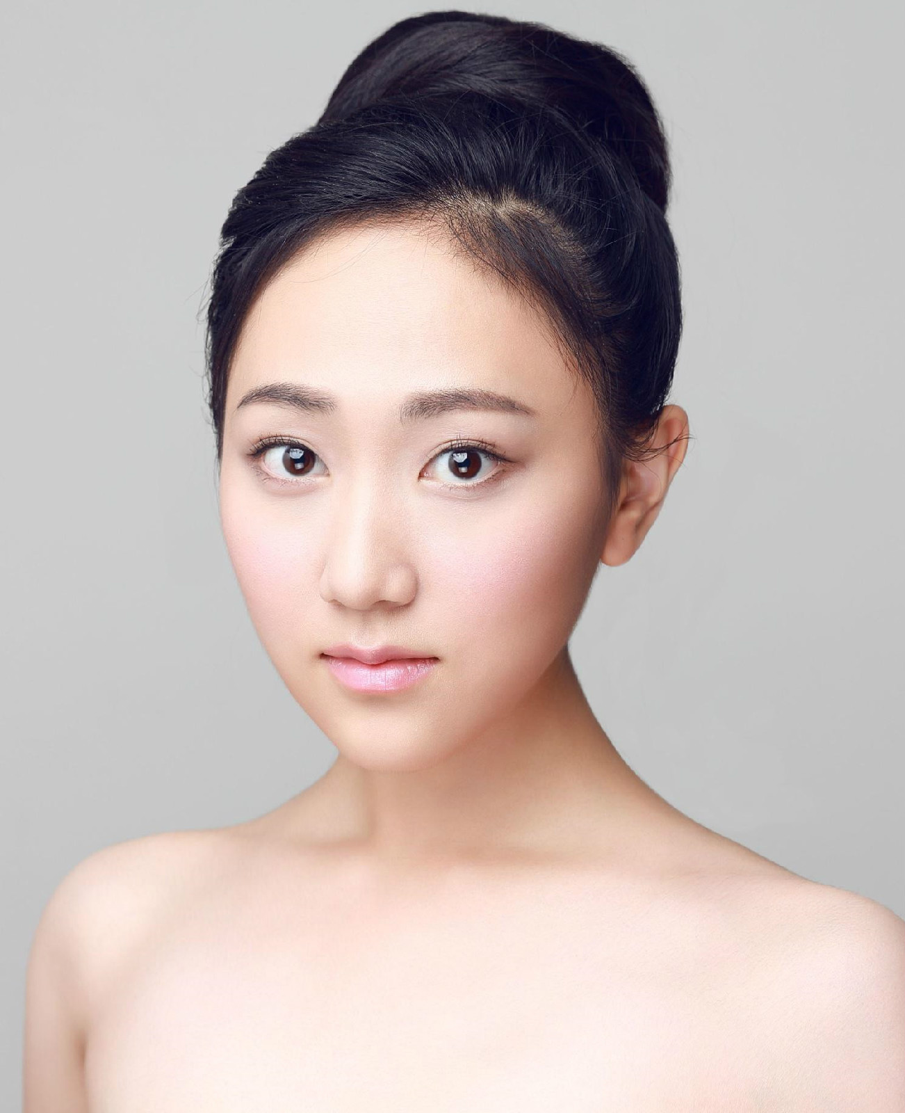 龙在天扮演者