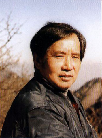 西装男人扮演者