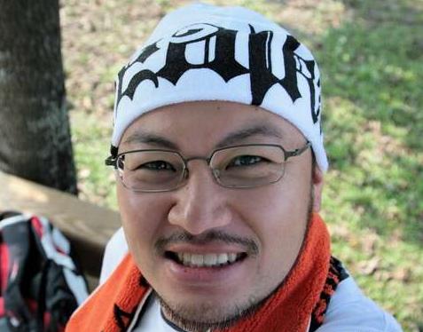 梁哥扮演者