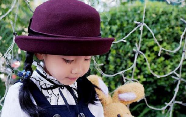幼年鸭儿扮演者