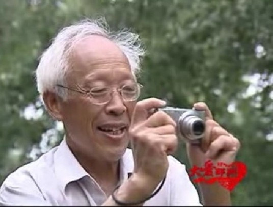 程斌母扮演者