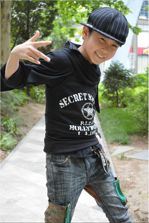 龙龙扮演者