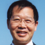 余振球照片