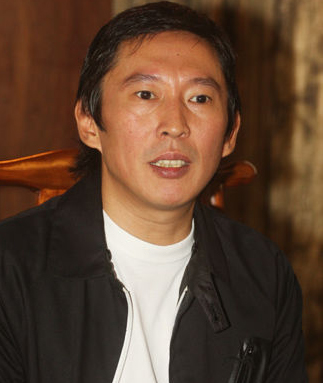 酒吧老板扮演者