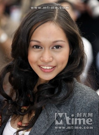 梅赛德丝·卡布莱照片