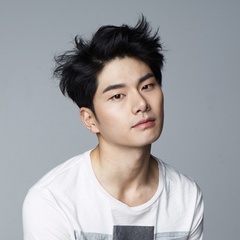 韩英勋（少年） 扮演者 李利敬