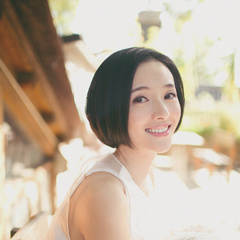 - 扮演者 李依玲